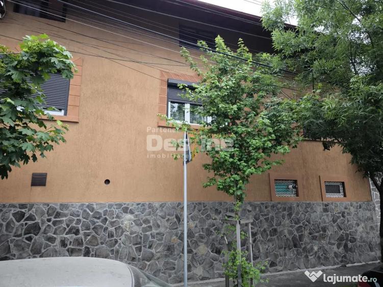 Casă cu 5 camere cu Teren 240 Mp în 16 Februarie