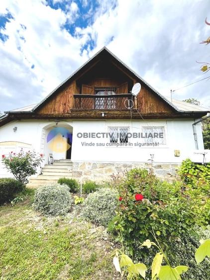 Casă cu 7 camere cu Teren 1079 Mp în Viișoara