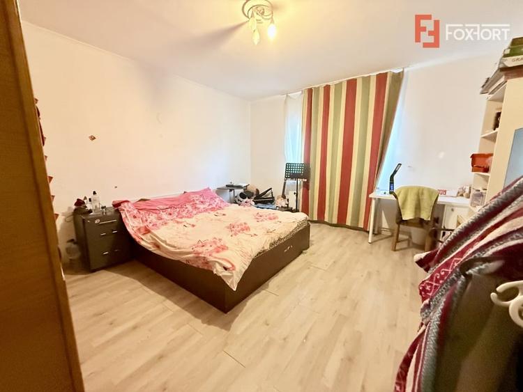 Casă individuală cu 6 camere cu Canalizare în Sânandrei