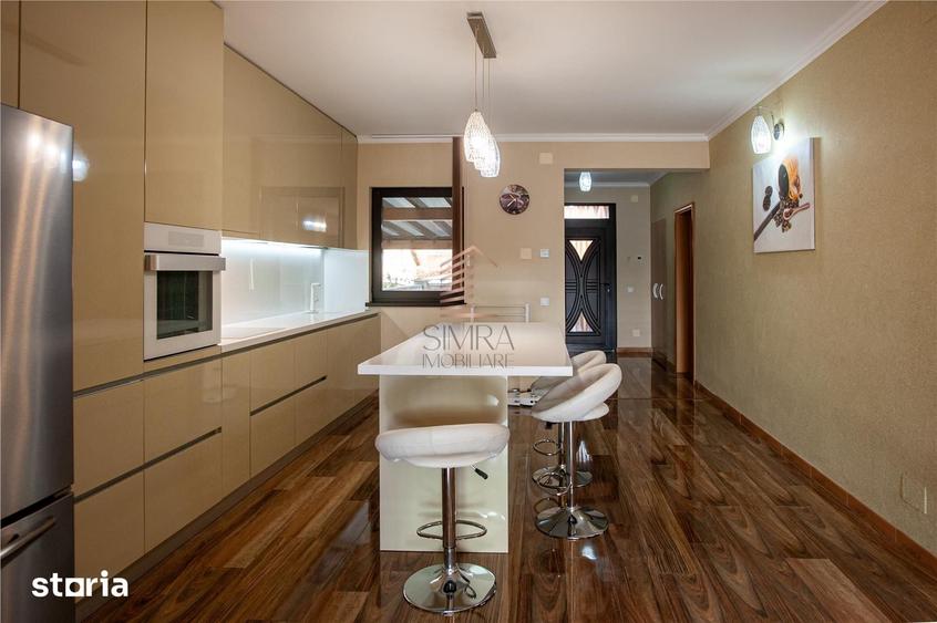 Casă cu 7 camere decomandat cu Teren 485 Mp în Iosia