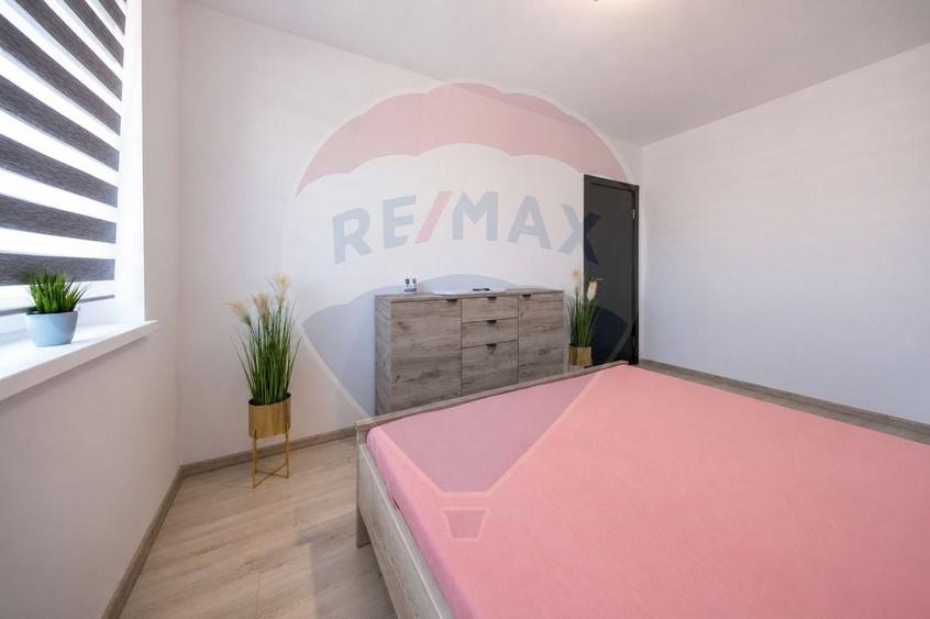 Apartament cu 2 camere decomandat în Sânpetru