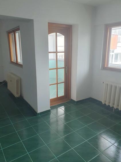 Apartament cu 3 camere decomandat în Micro 3