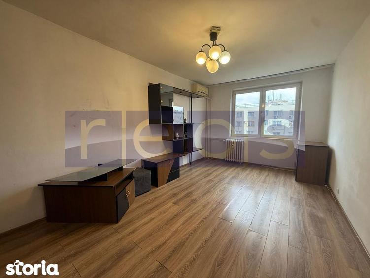 Apartament cu 3 camere semidecomandat în Tei
