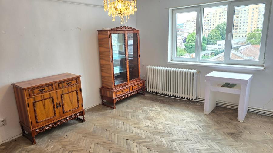 Apartament cu 2 camere semidecomandat în Piața Centrală