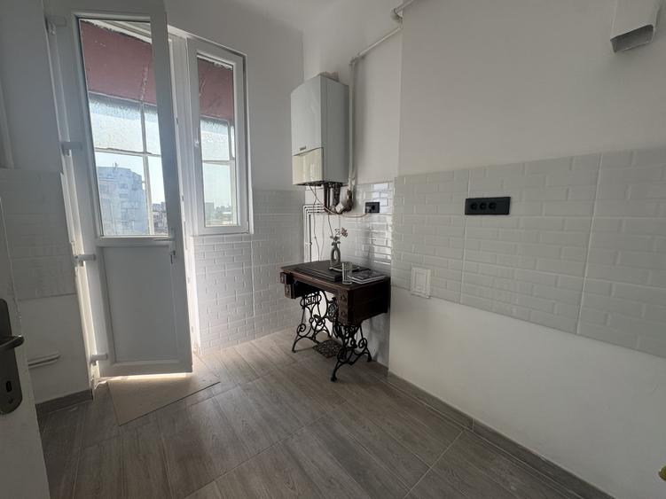 Apartament cu 3 camere semidecomandat în Rosetti