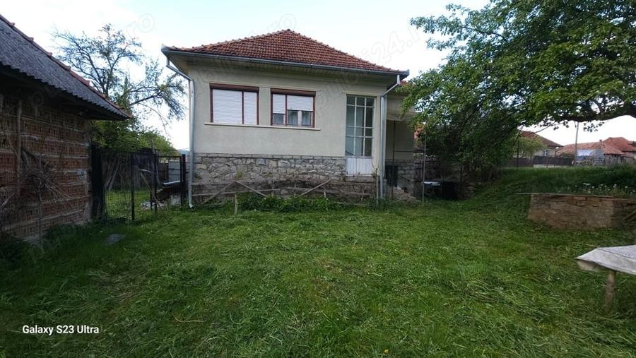 Casă cu 4 camere cu Teren 3030 Mp în Vale