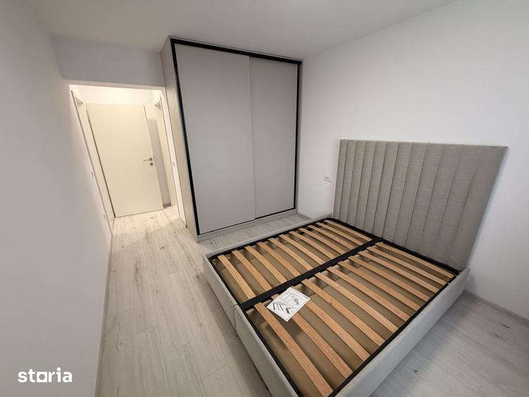 Apartament cu 3 camere decomandat în Tractorul