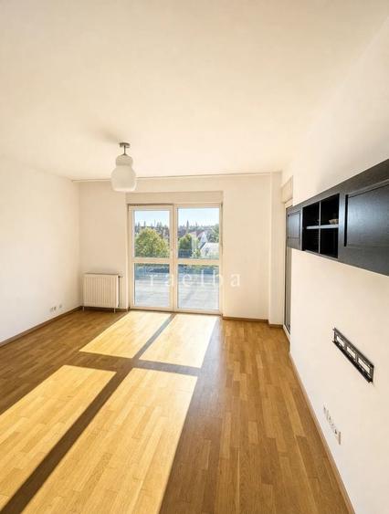Apartament cu 3 camere semidecomandat, mobilat în Nord-Vest