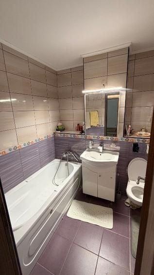 Apartament cu 5 camere decomandat, mobilat în Băneasa