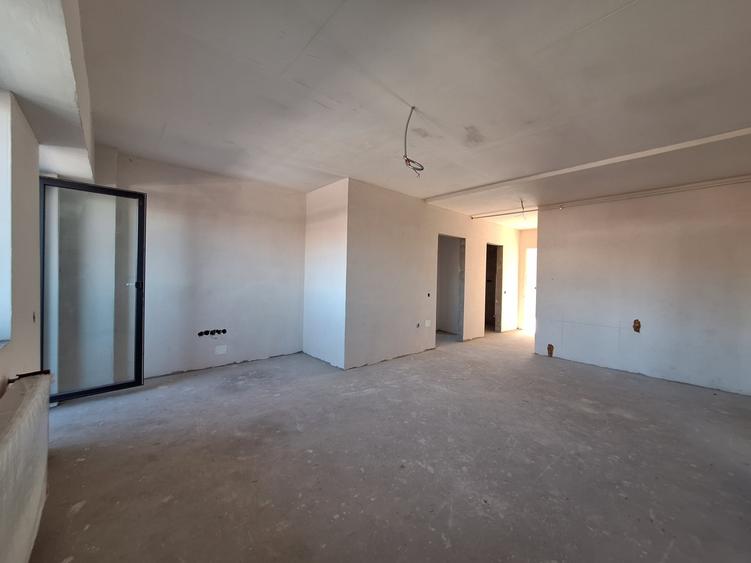 Apartament cu 3 camere semidecomandat în Florești — fotografia 2