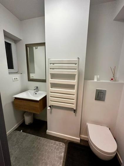 Apartament cu 3 camere semidecomandat în Calea Victoriei