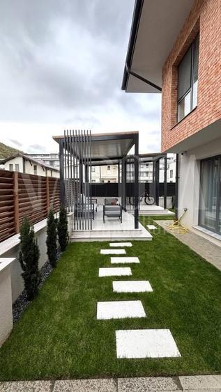 Duplex cu 4 camere cu Canalizare în Florești