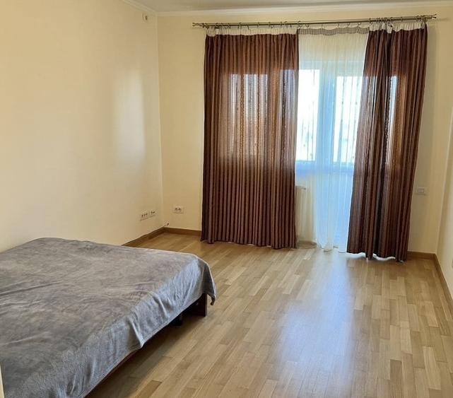 Apartament cu 4 camere decomandat, mobilat în Băneasa