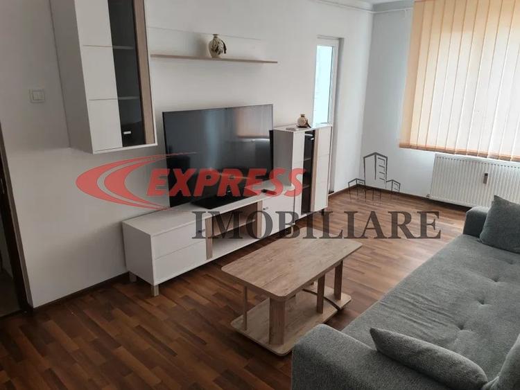 Apartament cu 3 camere decomandat în Dristor