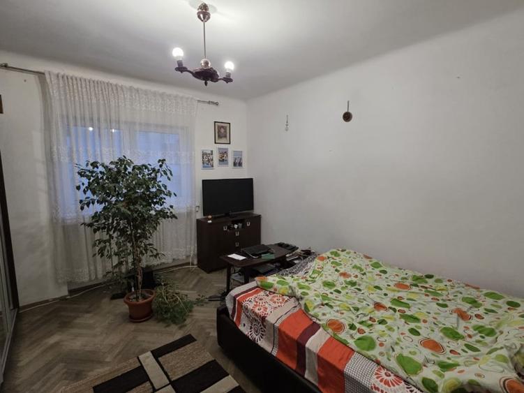 Apartament cu 4 camere în Gara de Nord