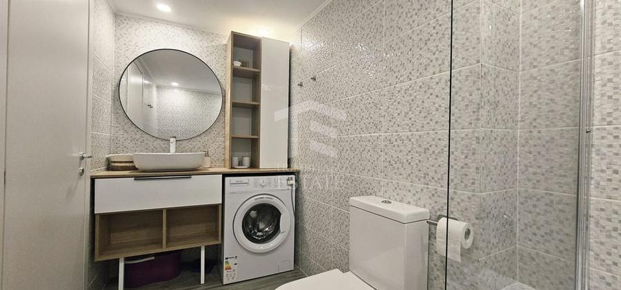 Apartament cu 3 camere semidecomandat în Central
