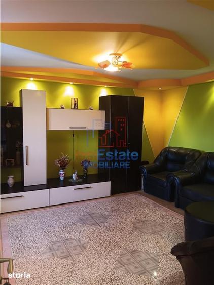 Casă cu 9 camere cu Teren 761 Mp în Popricani