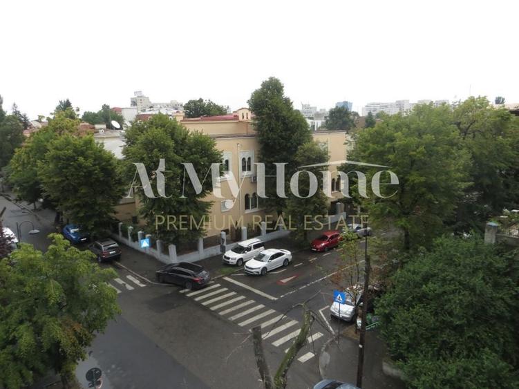 Apartament cu 4 camere decomandat, mobilat în Capitale
