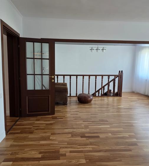 Penthouse cu 5 camere semidecomandat, mobilat în Aviației