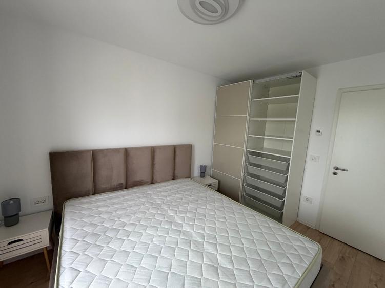 Apartament cu 2 camere decomandat în Tractorul