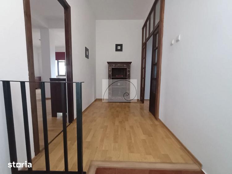 Casă cu 6 camere cu Teren 200 Mp în Moșilor