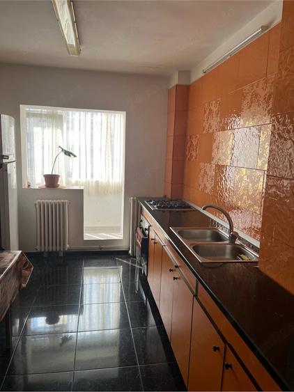 Apartament cu 2 camere semidecomandat în Berceni