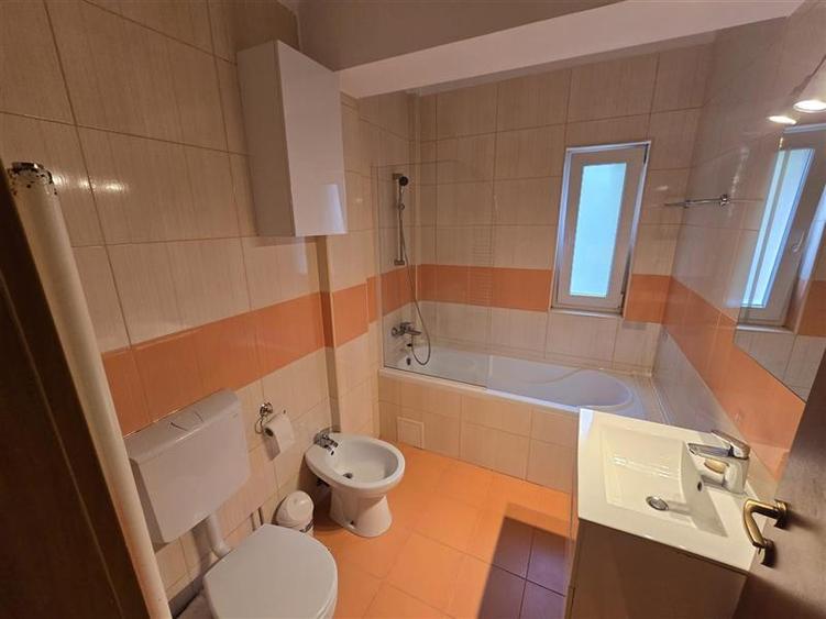 Apartament cu 2 camere semidecomandat, mobilat în Andrei Mureșanu