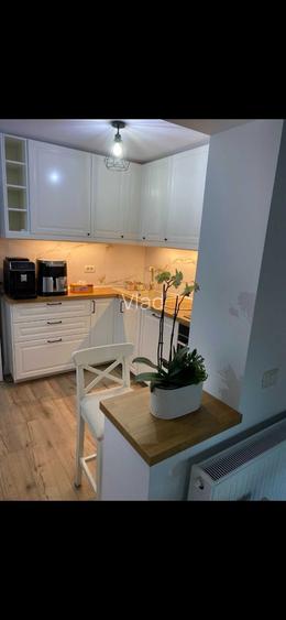 Vand apart. 3 camere-zona industriala
