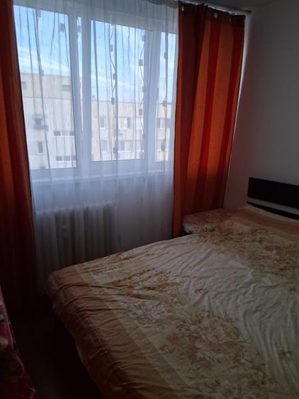 Apartament cu 4 camere semidecomandat în Drumul Taberei