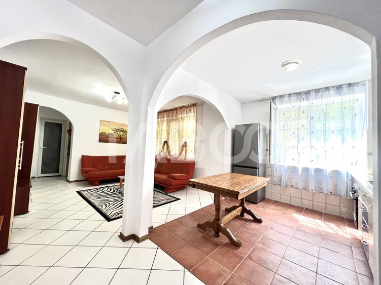Apartament cu 2 camere semidecomandat, mobilat în Gheorgheni
