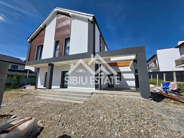 Casă individuală cu 4 camere cu Canalizare în Exterior Vest