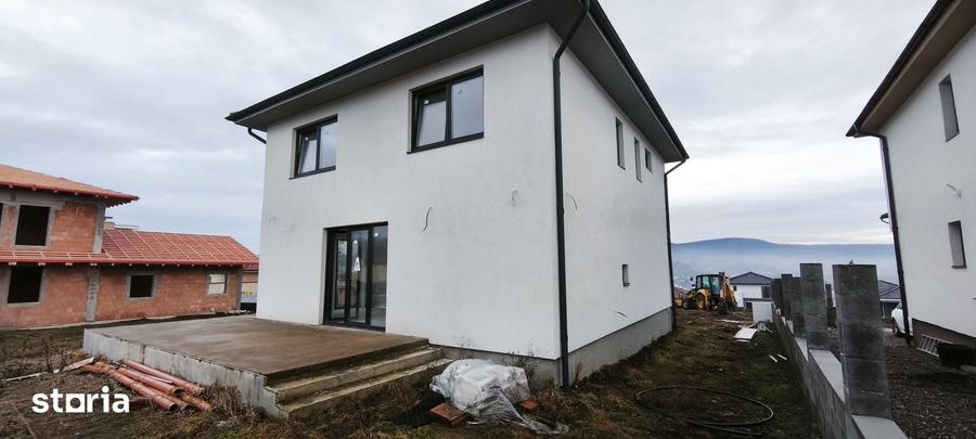 Casă cu 5 camere cu Teren 507 Mp în Corunca