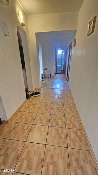 Apartament cu 3 camere decomandat în Micro 17