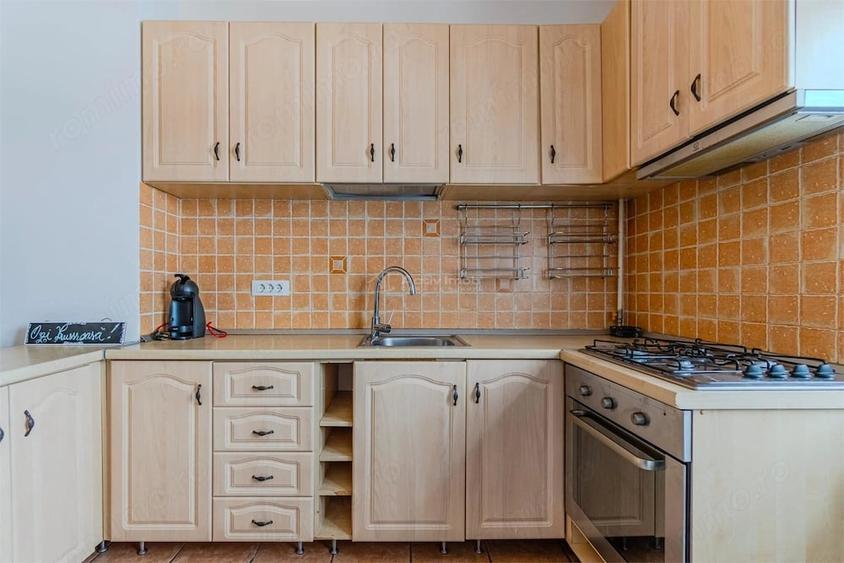 Apartament cu 3 camere decomandat, mobilat în Cristian
