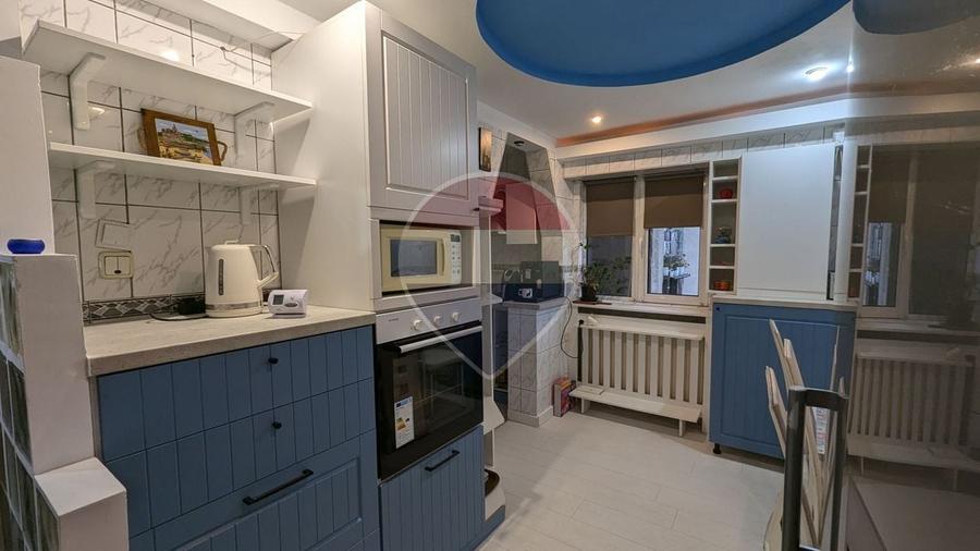 Apartament cu 3 camere decomandat, mobilat în P-ța Alba Iulia
