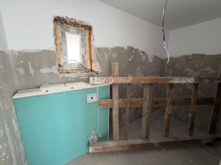 Casă individuală cu 4 camere cu Canalizare în Fundeni