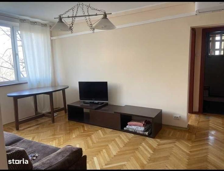 Apartament cu 3 camere semidecomandat în Baba Novac