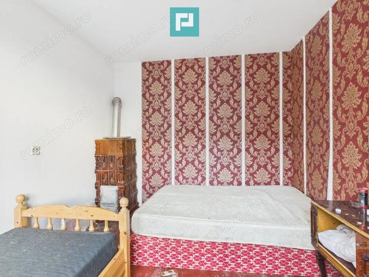 Casă cu 6 camere cu Teren 1556 Mp în Șiria
