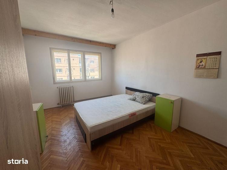 Apartament cu 4 camere în Vasile Aaron