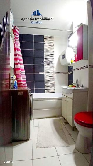 Apartament cu 3 camere semidecomandat în Burdea