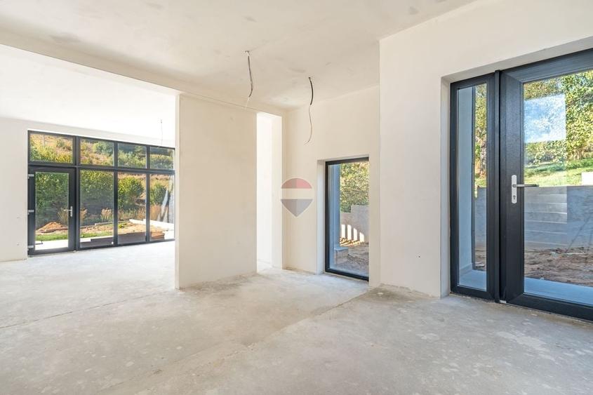 Duplex cu 6 camere cu Teren 600 Mp în Sud