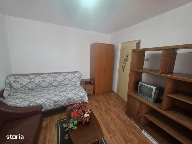 Garsonieră decomandată în Central
