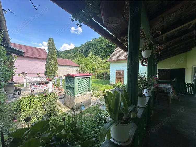 Casă cu 4 camere cu Teren 1000 Mp în Est