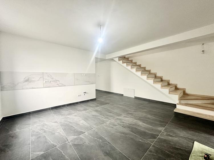 Duplex cu 4 camere cu Canalizare în Moșnița Nouă