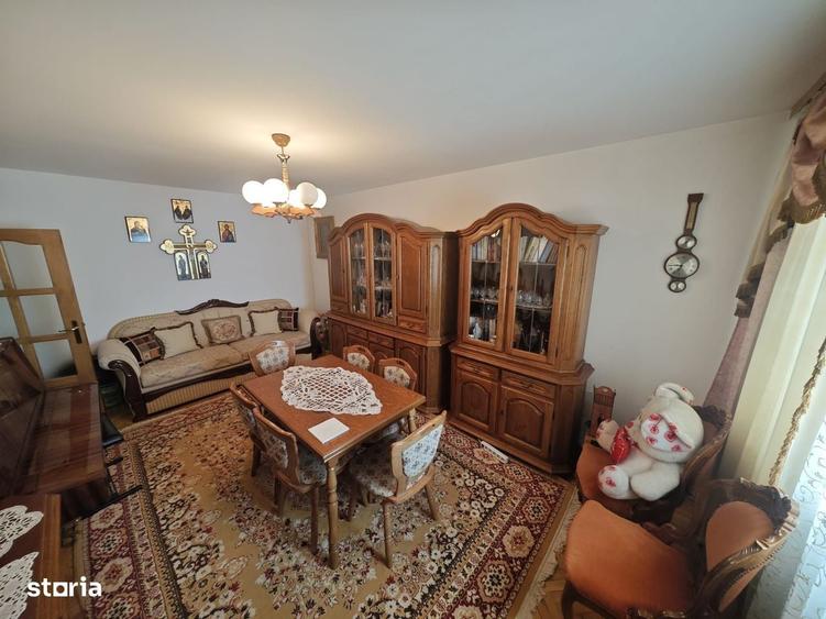 Apartament cu 4 camere decomandat în Central