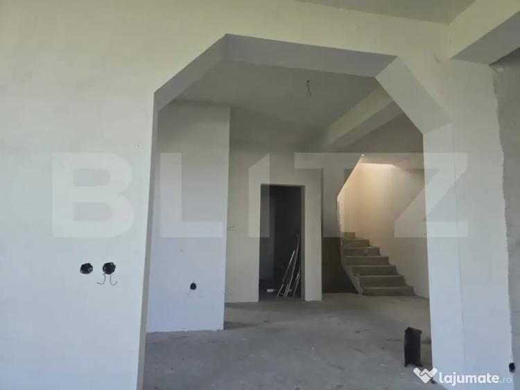 Casă cu 8 camere cu Teren 1500 Mp în Central