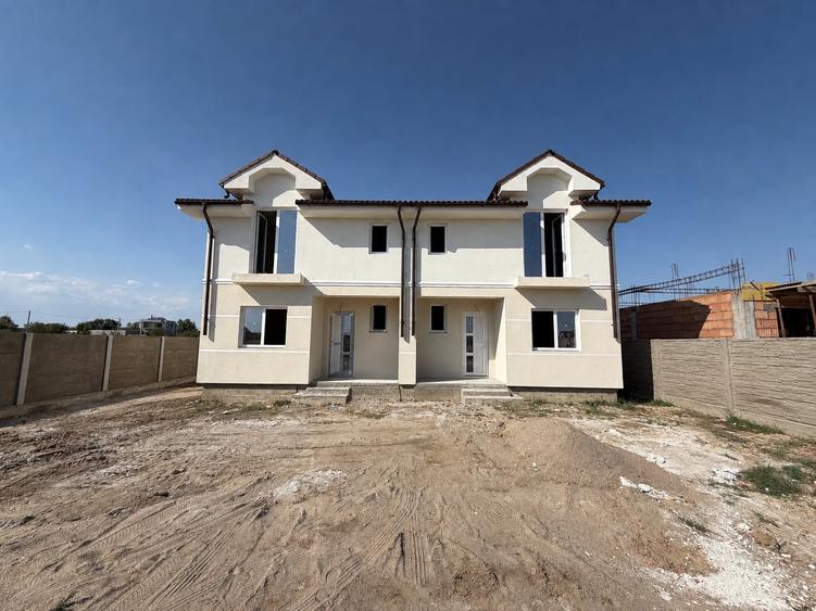 Duplex cu 4 camere cu Canalizare în Moșnița Nouă
