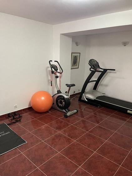 Casă individuală cu 10 camere cu Canalizare în Balotești