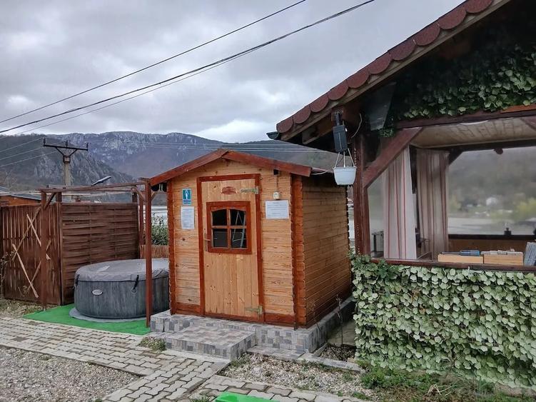 Spațiu comercial, de 800 mp, în Eșelnița