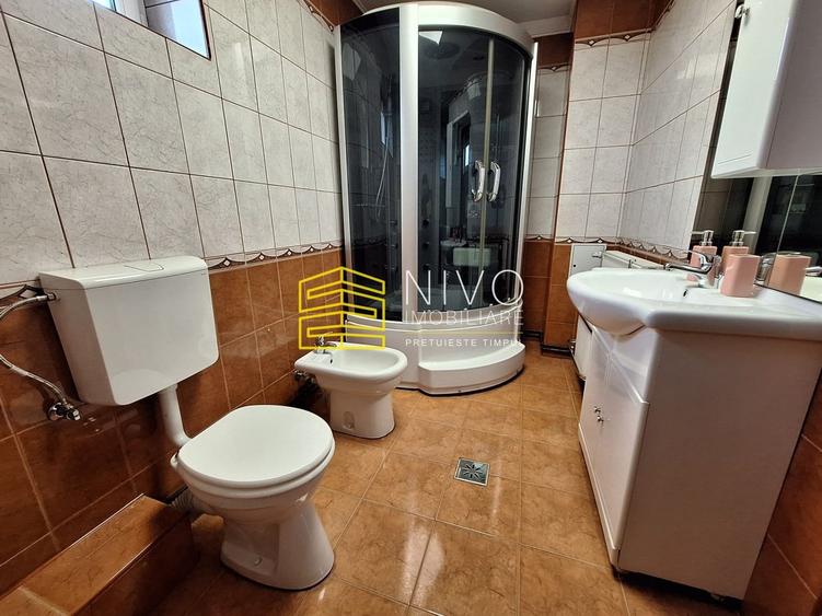 Casă individuală cu 6 camere cu Canalizare în Central